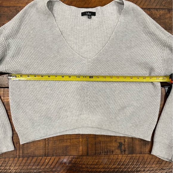 Lulus deep v sweater - Picture 3 of 4